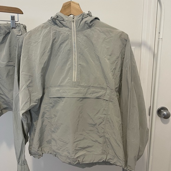 Aritzia windbreaker set - Picture 2 of 3